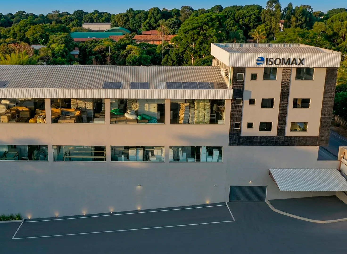Fachada da Fábrica Isomax em Vespasiano